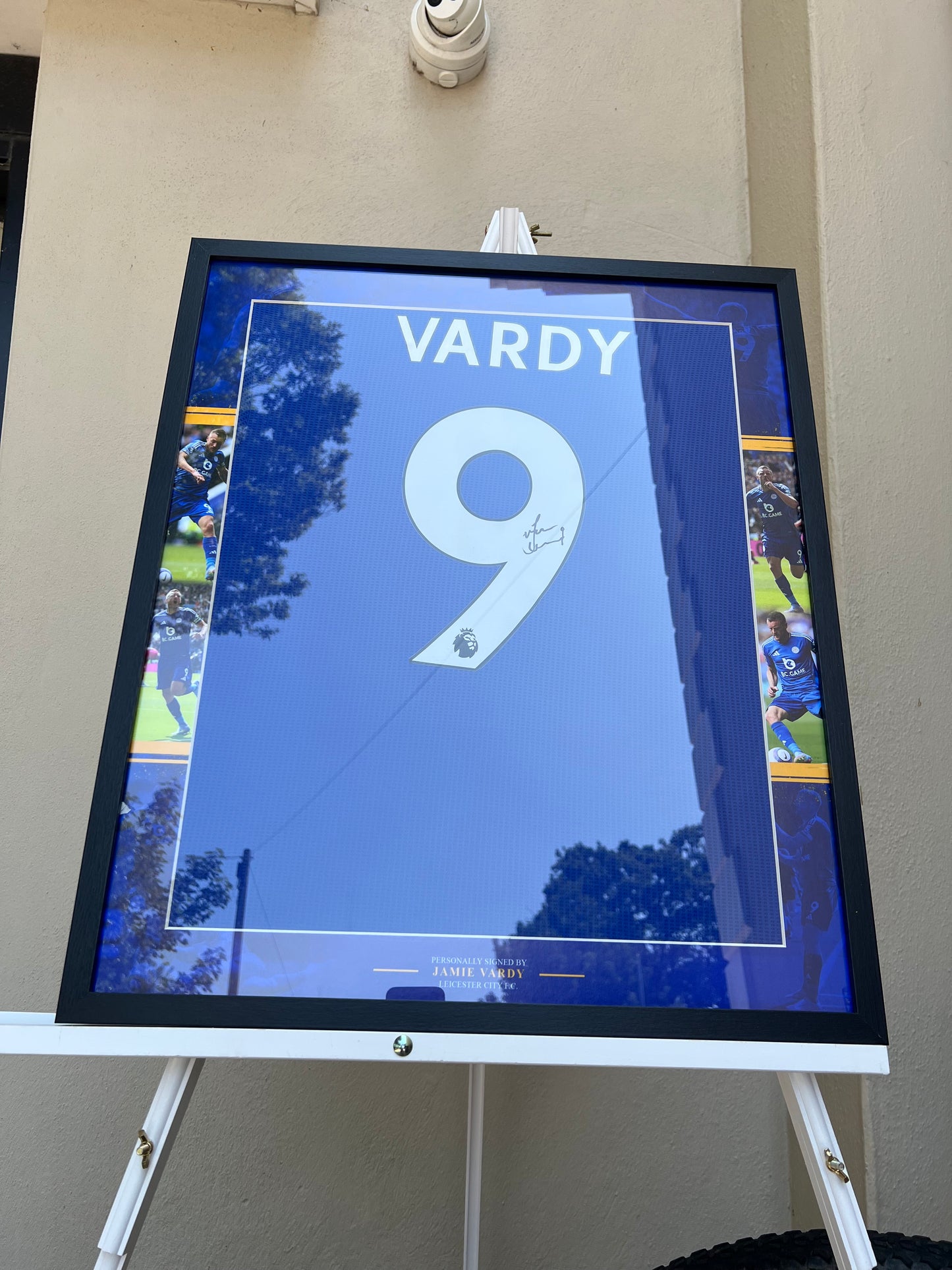 Framed Jamie Vardy hand signed Leicester city home shirt