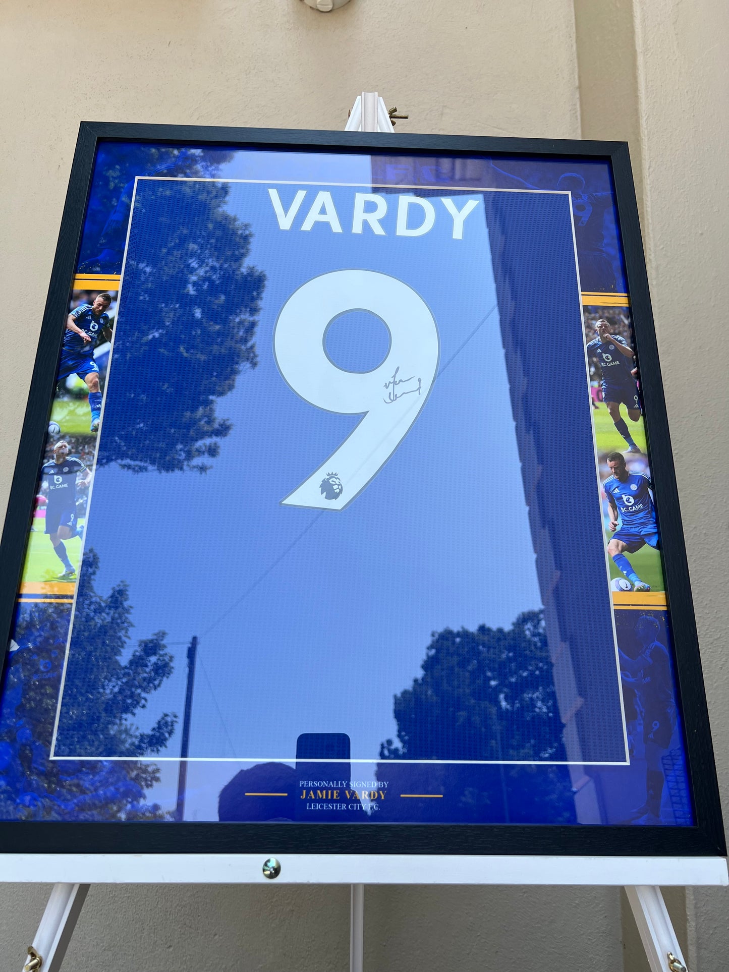 Framed Jamie Vardy hand signed Leicester city home shirt