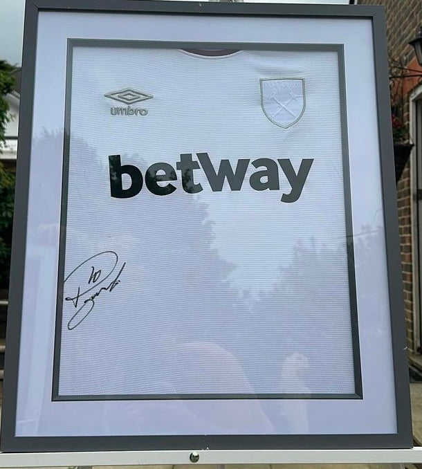 Lucas Paquetá hand signed westham shirt