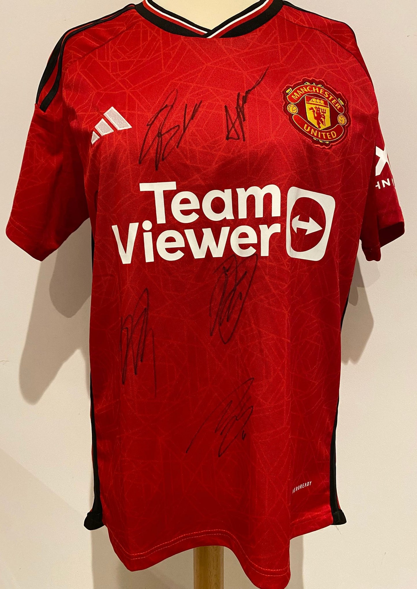 Signed Manchester United Multi Shirt Including: (Varane, Rashford, Martinez, Bayindir,Mount,and more