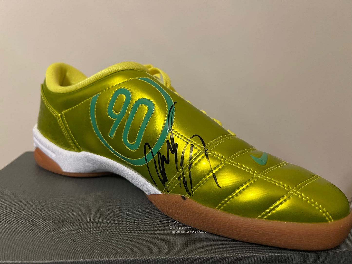 T90 limited edition Brazil edition hand signed by Roberto Carlos